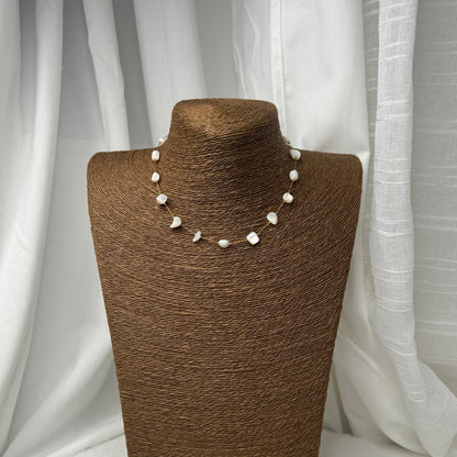 🌿 Collier Doré Pierre Blanche – Élégance Pure & Brillance Sublime 💎🌸