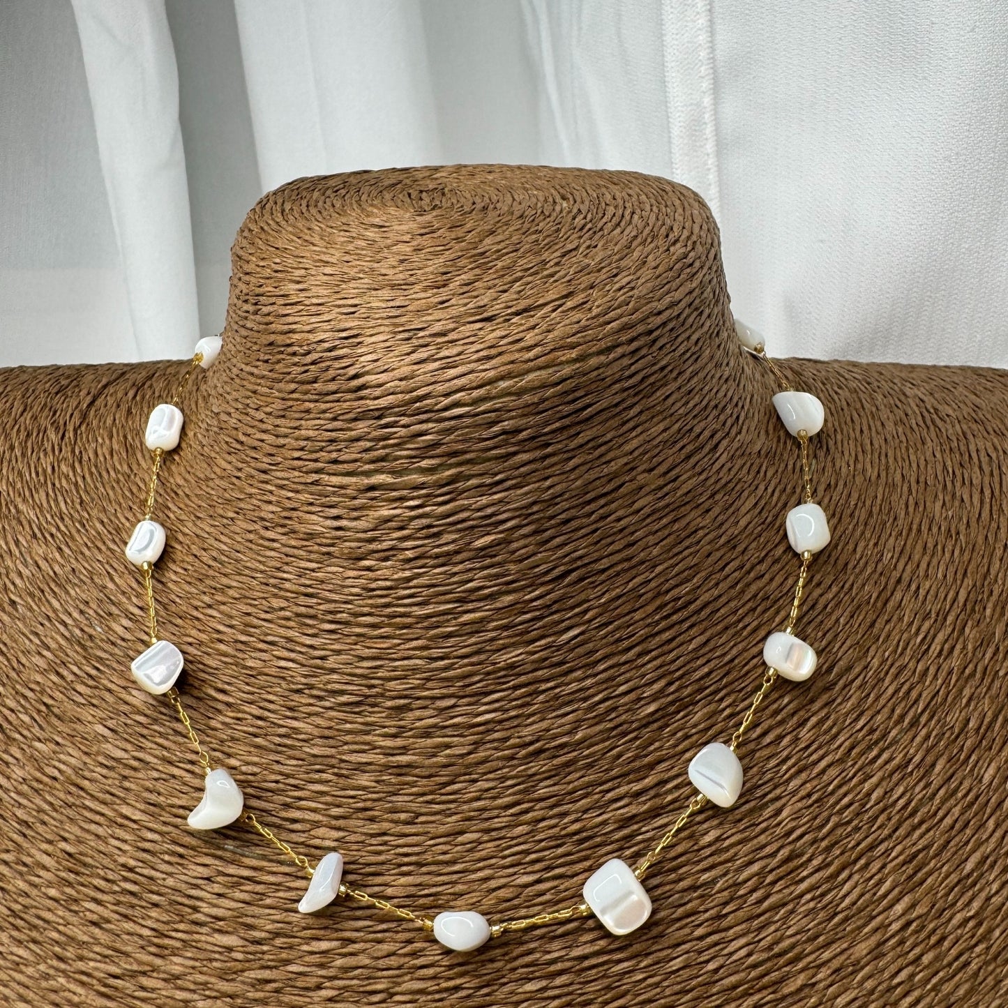 🌿 Collier Doré Pierre Blanche – Élégance Pure & Brillance Sublime 💎🌸